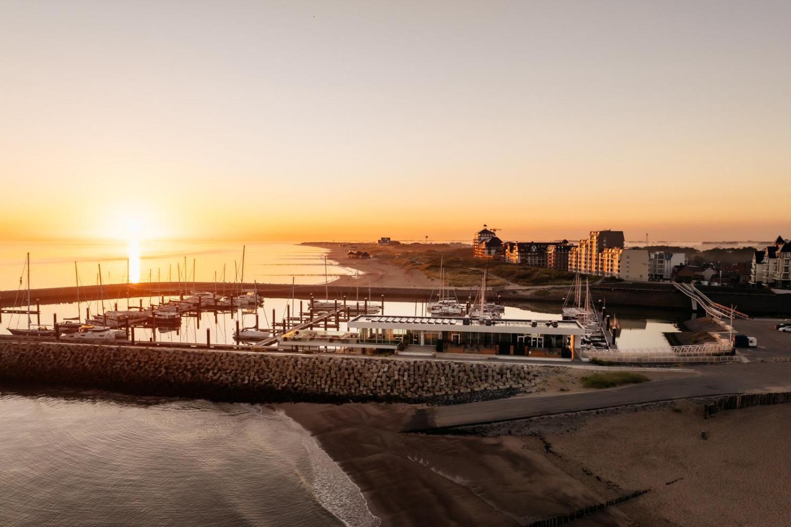 Yacht By Strandhotel - Hotel Service & Wellness Cadzand Extérieur photo